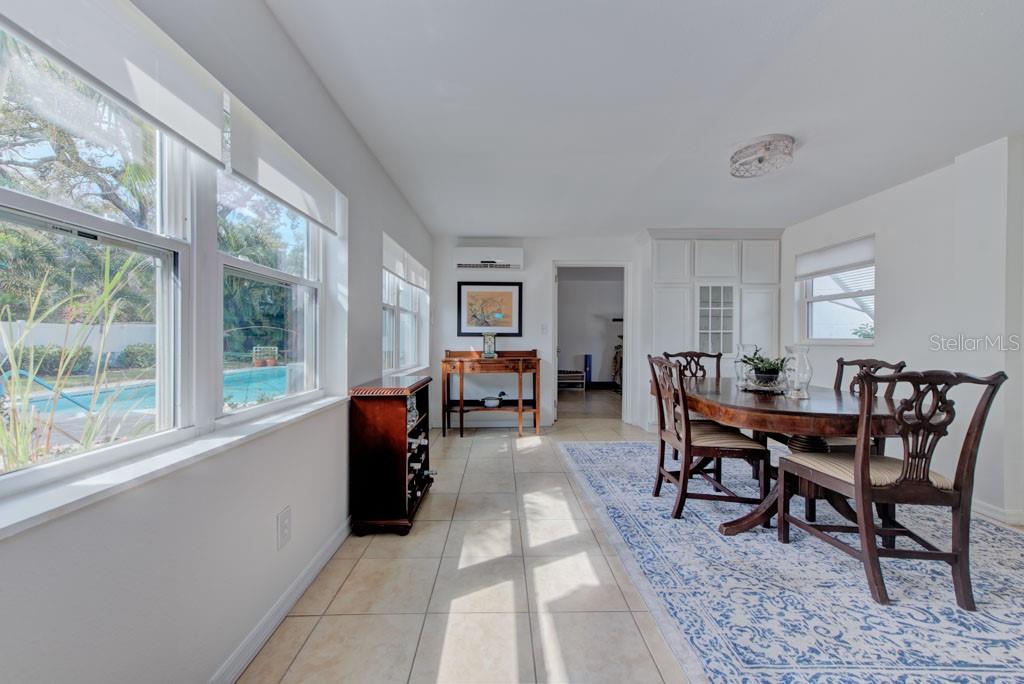 Listing photo id 29 for 2601 49th Street S