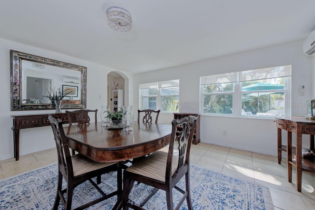 Listing photo id 32 for 2601 49th Street S