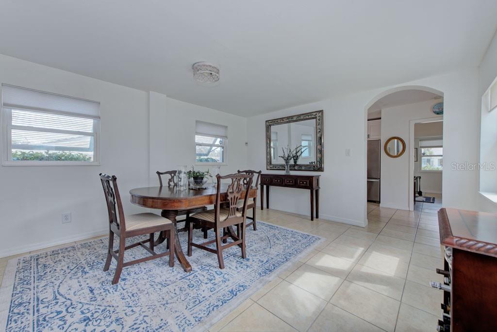 Listing photo id 33 for 2601 49th Street S