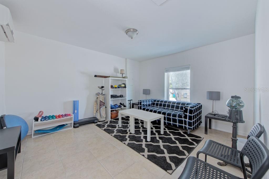 Listing photo id 34 for 2601 49th Street S