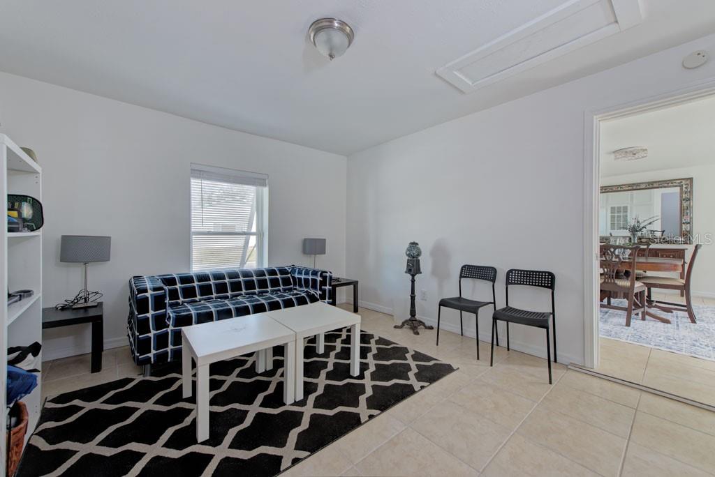 Listing photo id 35 for 2601 49th Street S