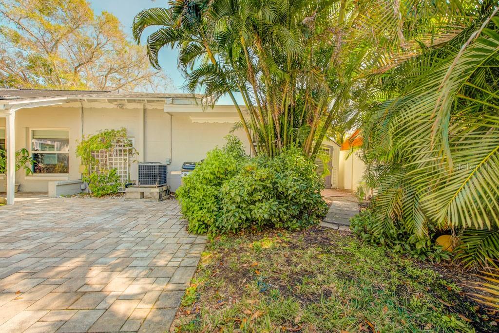 Listing photo id 37 for 2601 49th Street S