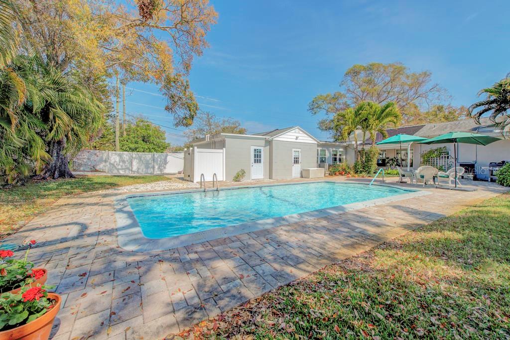 Listing photo id 40 for 2601 49th Street S