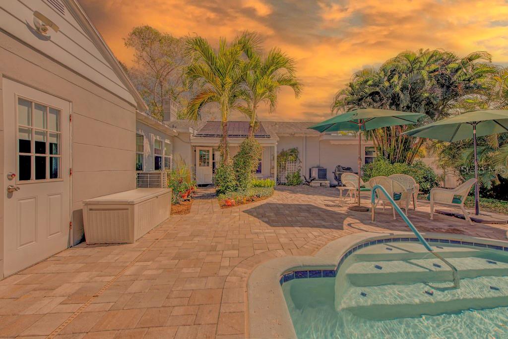 Listing photo id 42 for 2601 49th Street S