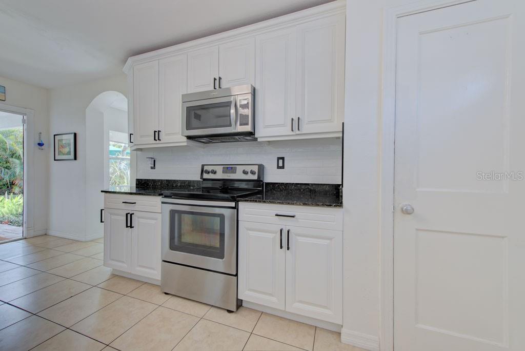 Listing photo id 5 for 2601 49th Street S