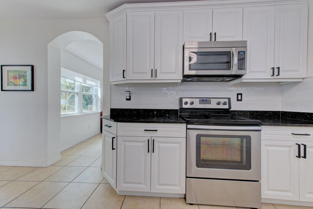 Listing photo id 6 for 2601 49th Street S