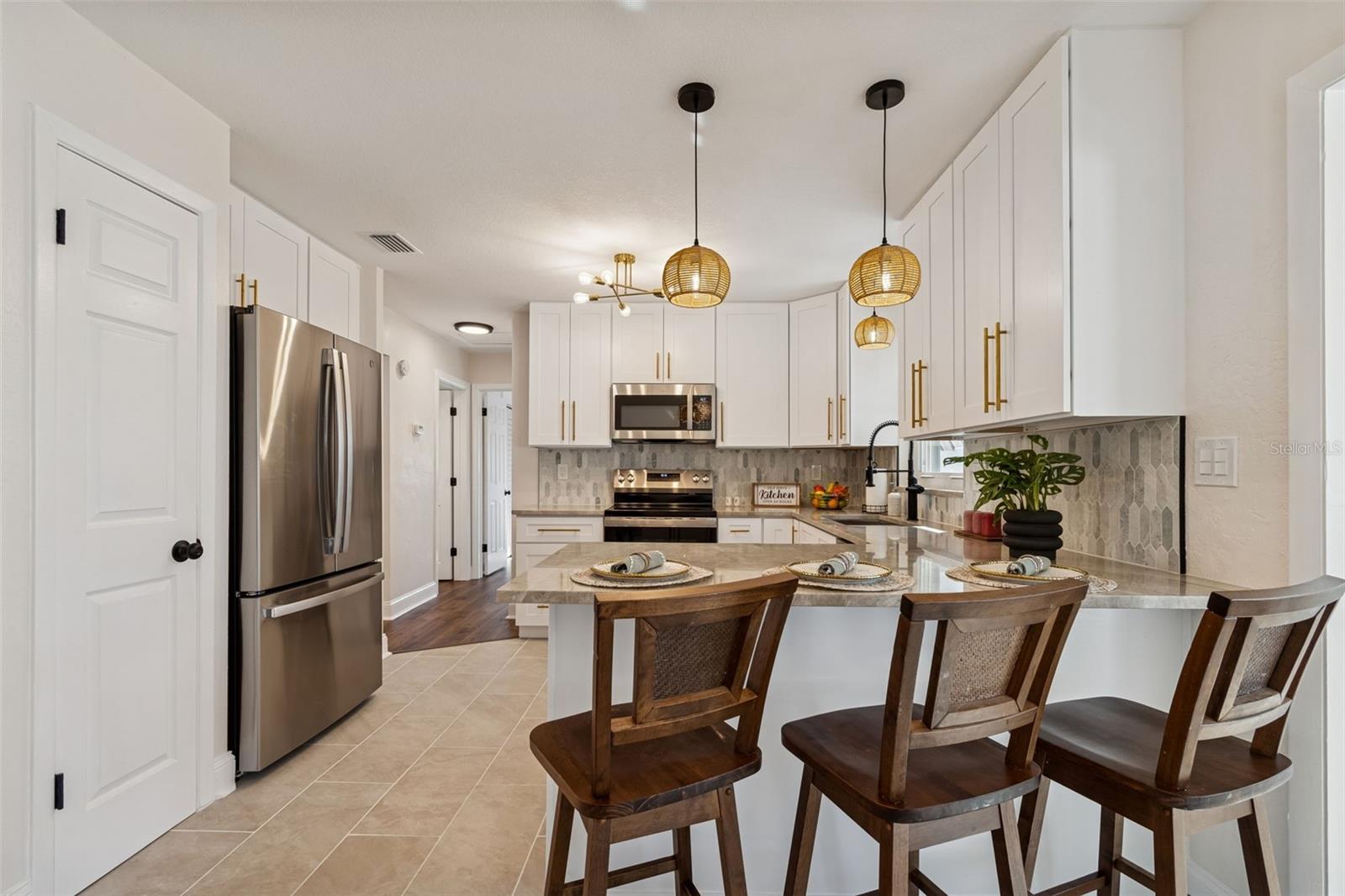 Listing photo id 8 for 5682 46th Avenue N