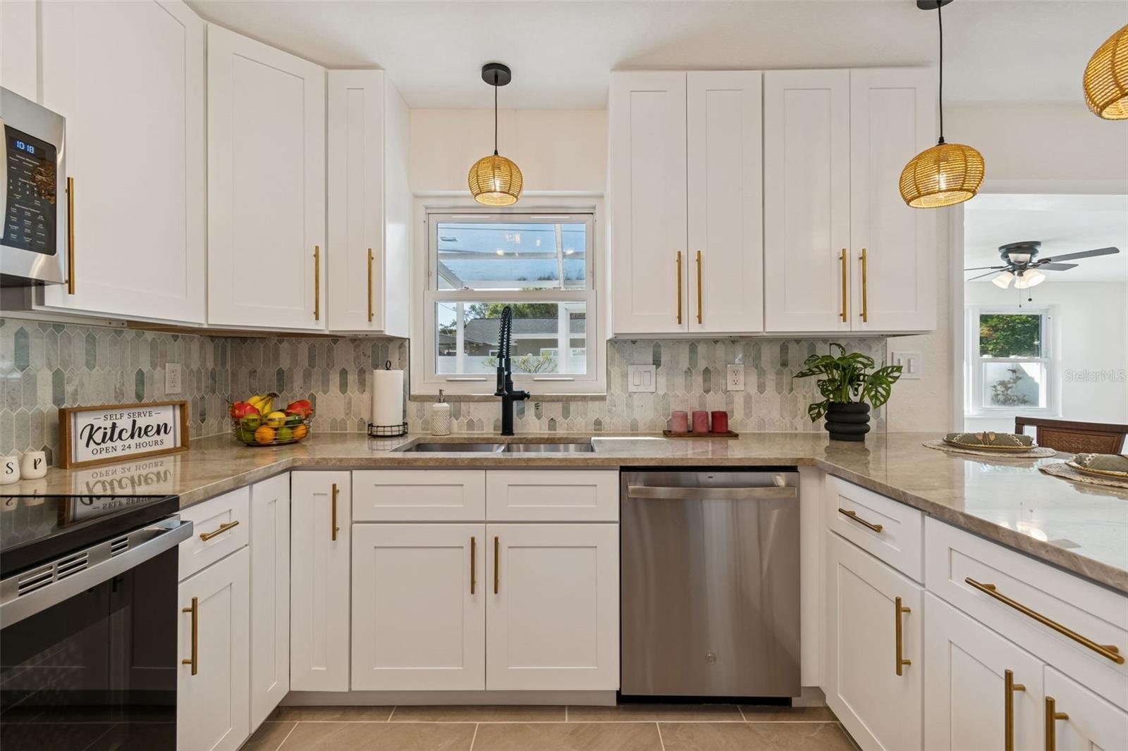 Listing photo id 9 for 5682 46th Avenue N