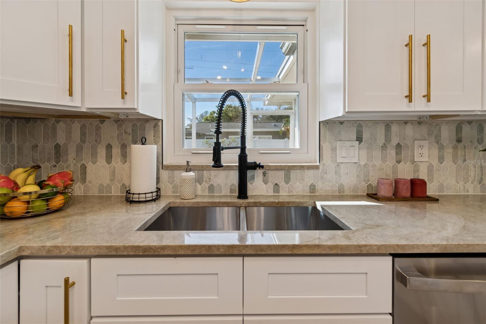 Listing photo id 10 for 5682 46th Avenue N