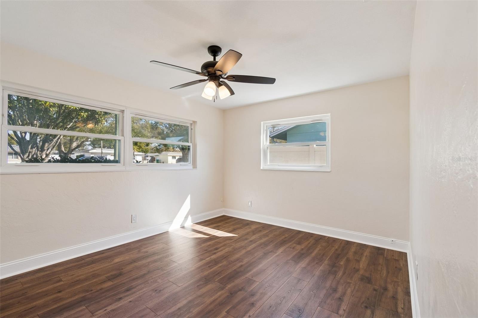 Listing photo id 13 for 5682 46th Avenue N