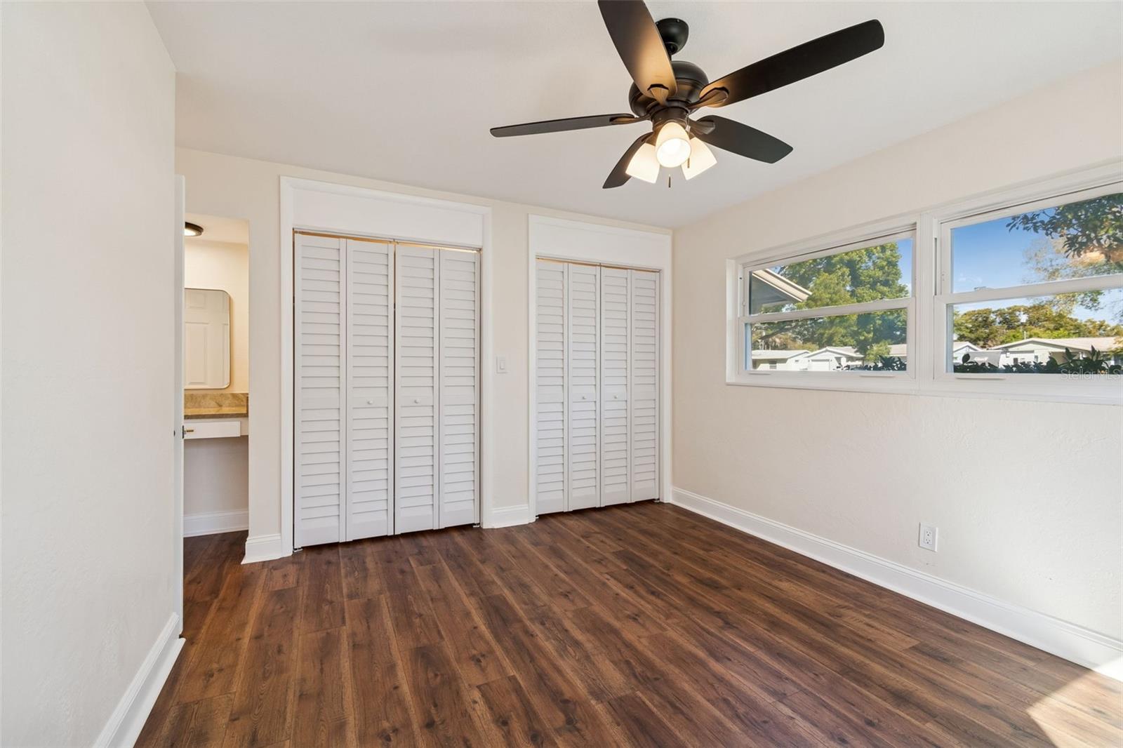 Listing photo id 14 for 5682 46th Avenue N