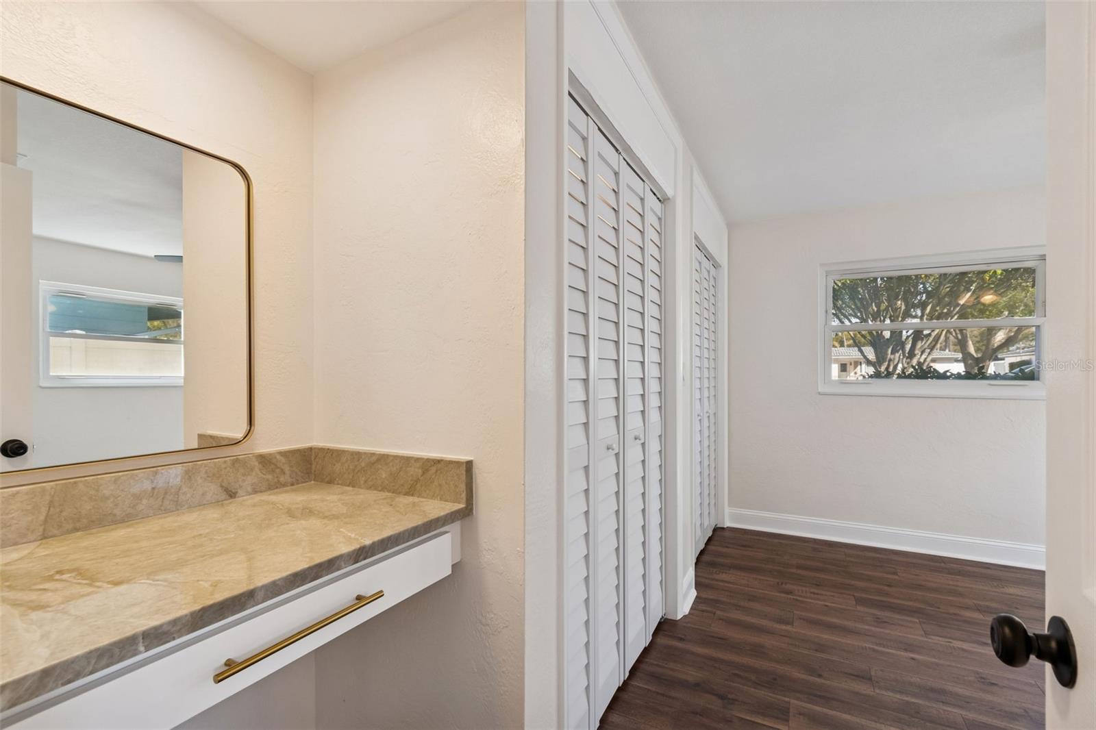 Listing photo id 15 for 5682 46th Avenue N