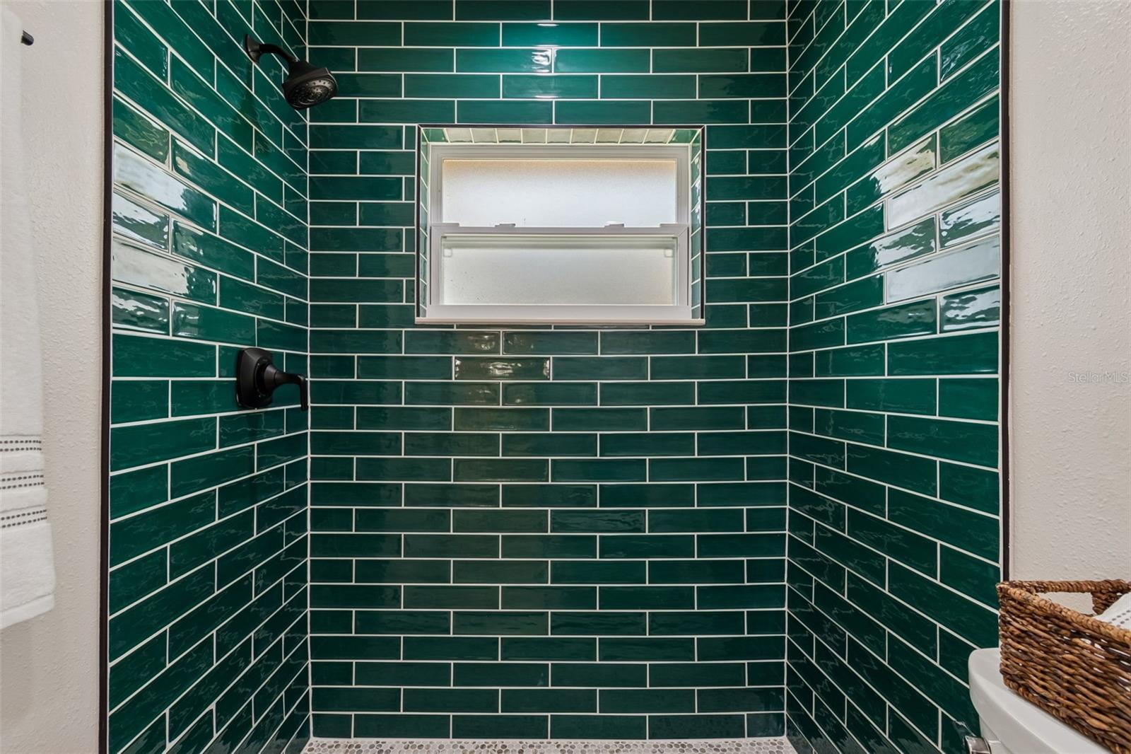 Listing photo id 17 for 5682 46th Avenue N