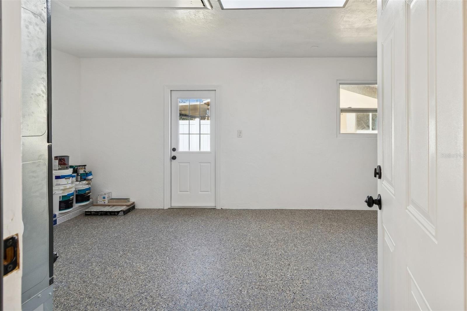 Listing photo id 25 for 5682 46th Avenue N