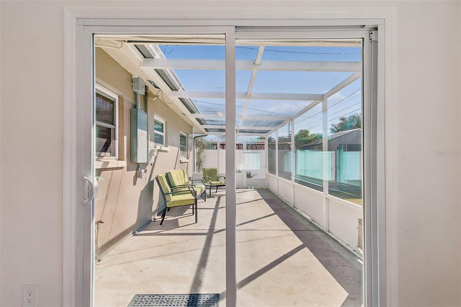 Listing photo id 27 for 5682 46th Avenue N