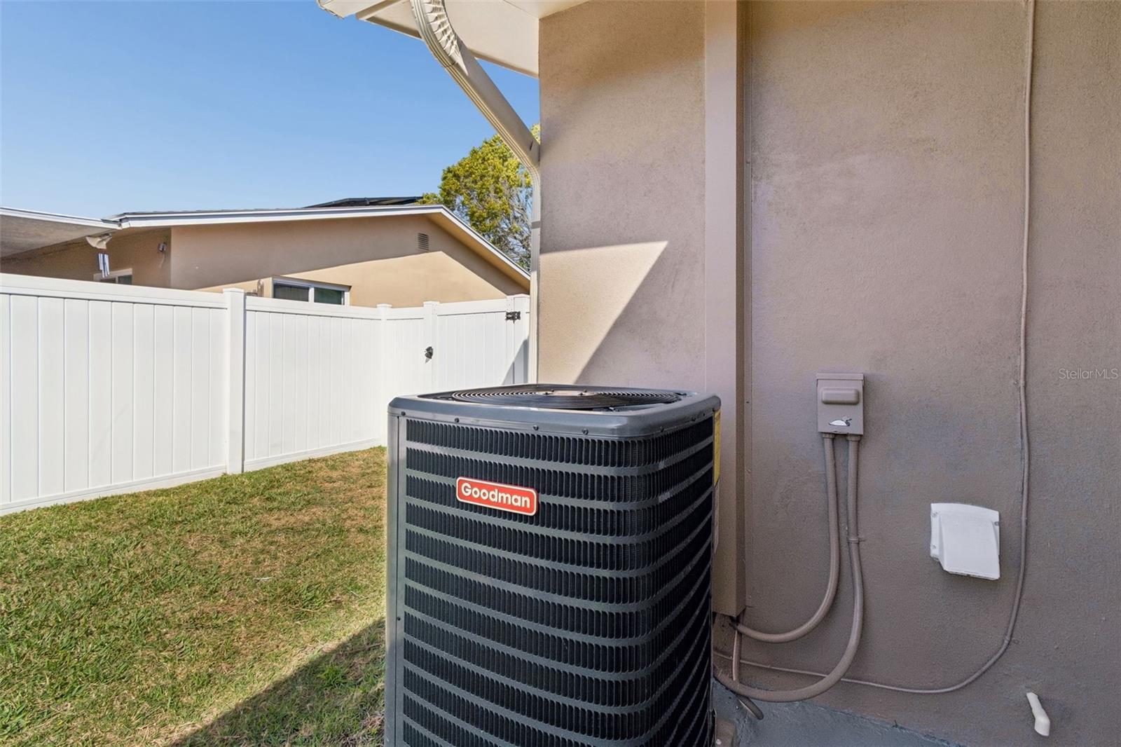 Listing photo id 34 for 5682 46th Avenue N