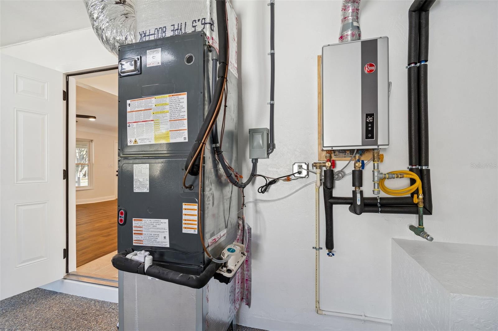 Listing photo id 35 for 5682 46th Avenue N