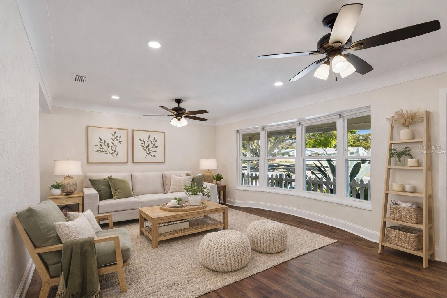 Listing photo id 2 for 5682 46th Avenue N