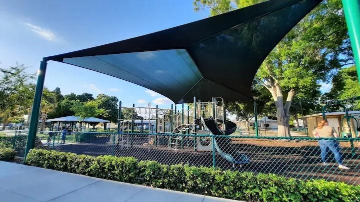 Listing photo id 43 for 5682 46th Avenue N