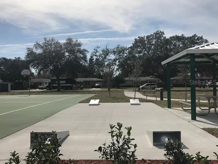 Listing photo id 45 for 5682 46th Avenue N