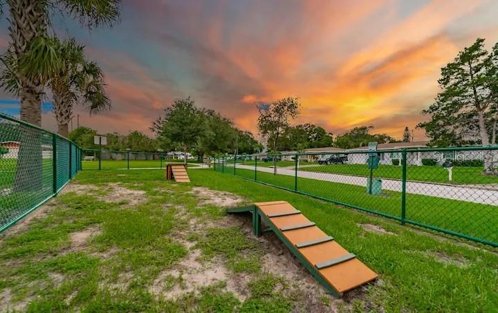 Listing photo id 47 for 5682 46th Avenue N