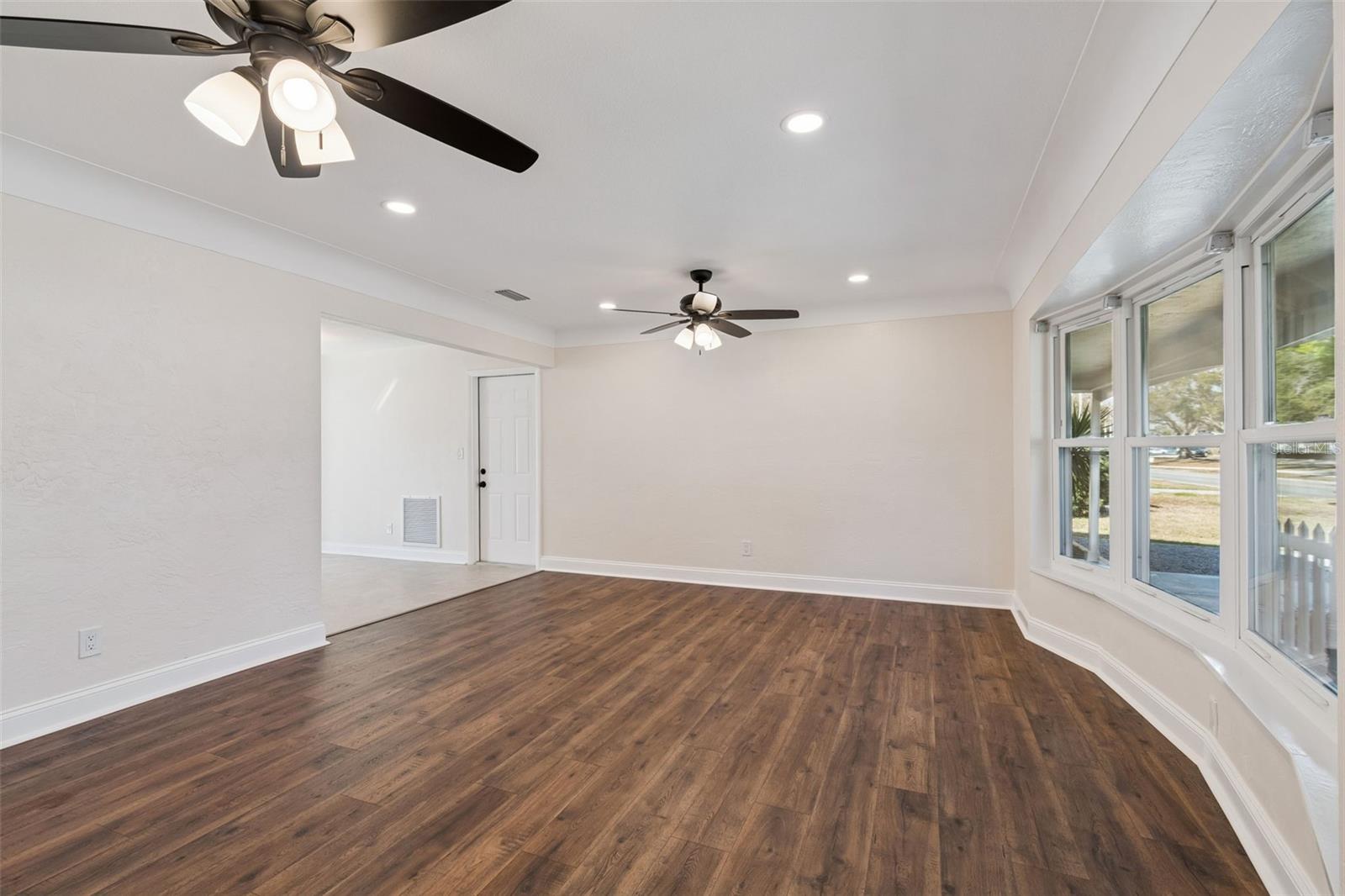 Listing photo id 4 for 5682 46th Avenue N