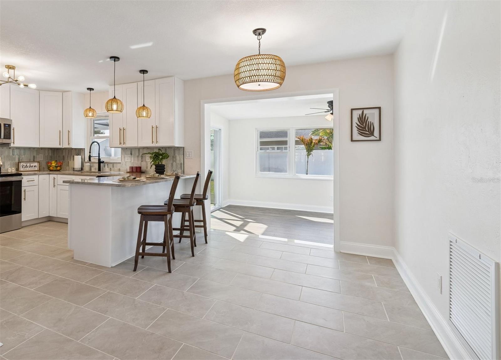 Listing photo id 6 for 5682 46th Avenue N