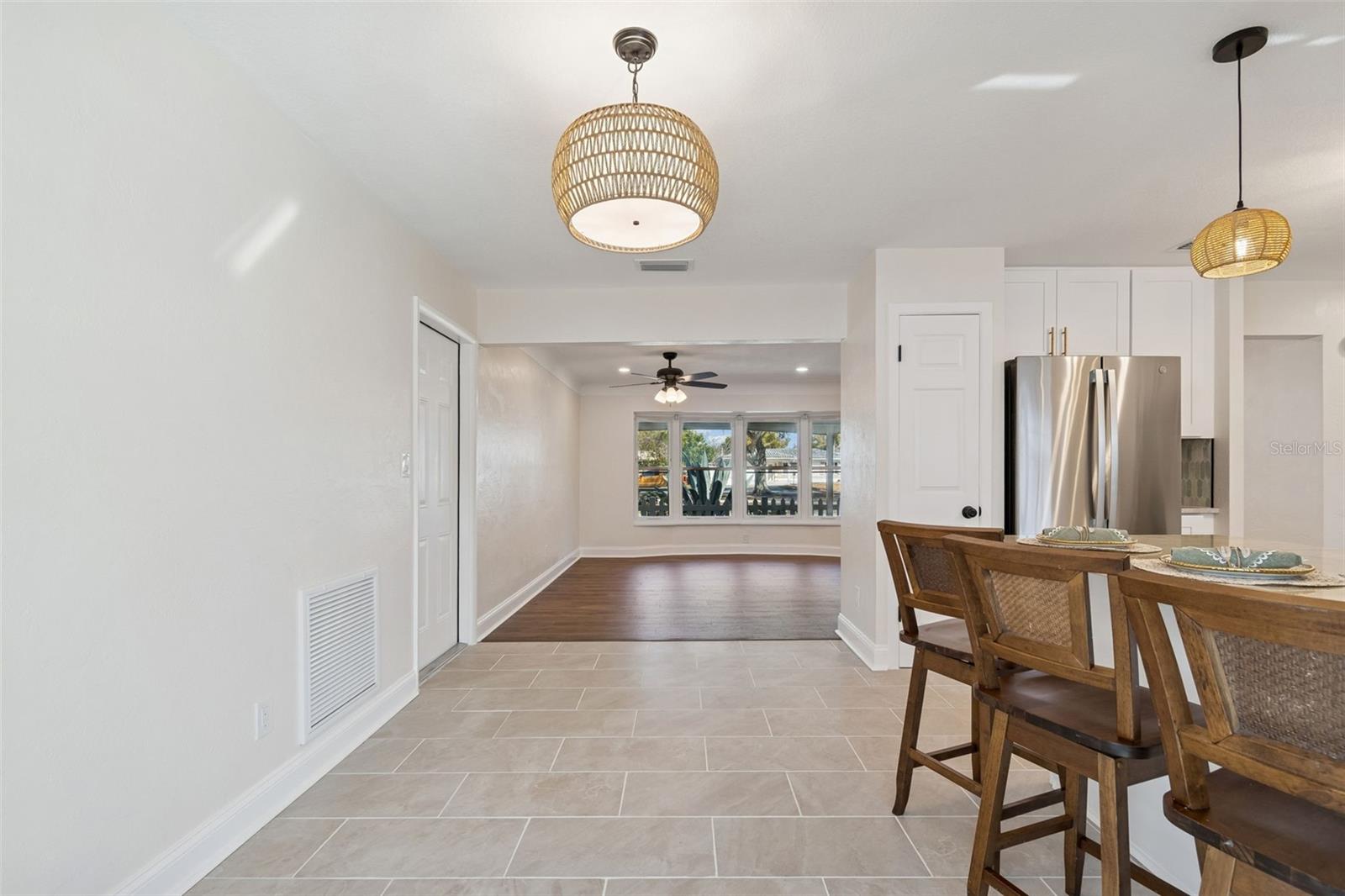 Listing photo id 7 for 5682 46th Avenue N