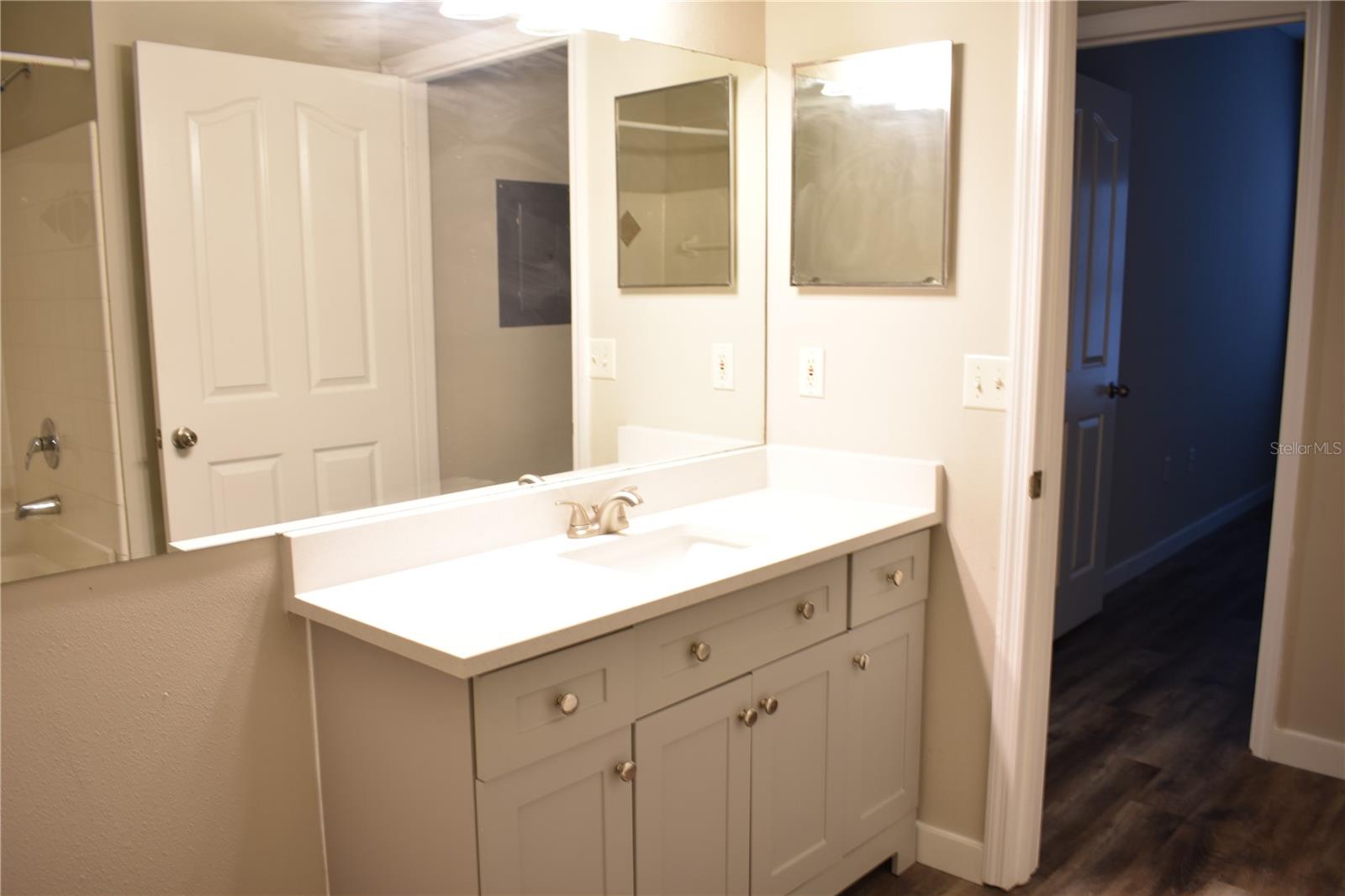 Image 12 of 29 For 4207 Dale Mabry Highway 12107