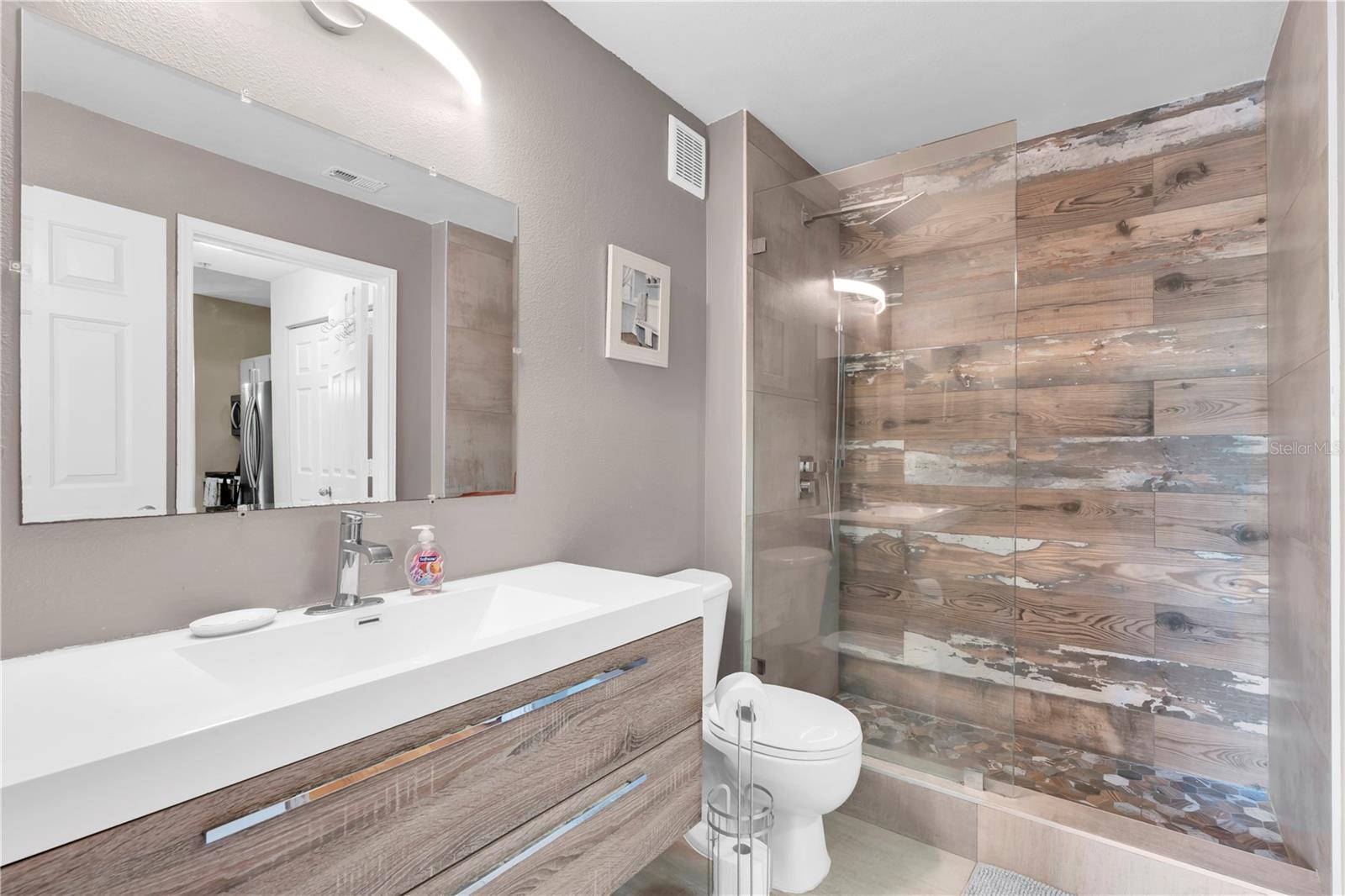 Image 15 of 35 For 1234 Missouri Avenue 320