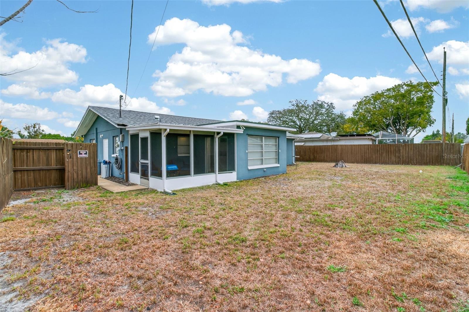 Listing photo id 10 for 7322 Orange Blossom Avenue