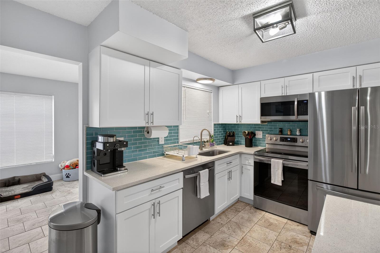 Listing photo id 4 for 7322 Orange Blossom Avenue