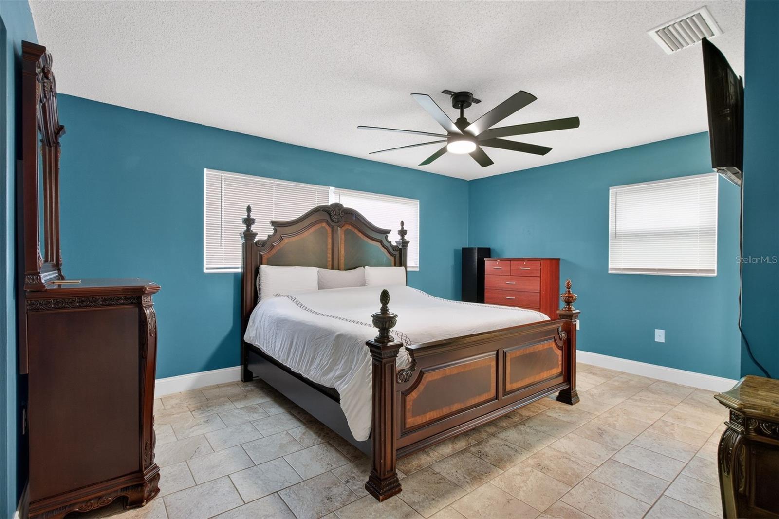 Listing photo id 7 for 7322 Orange Blossom Avenue