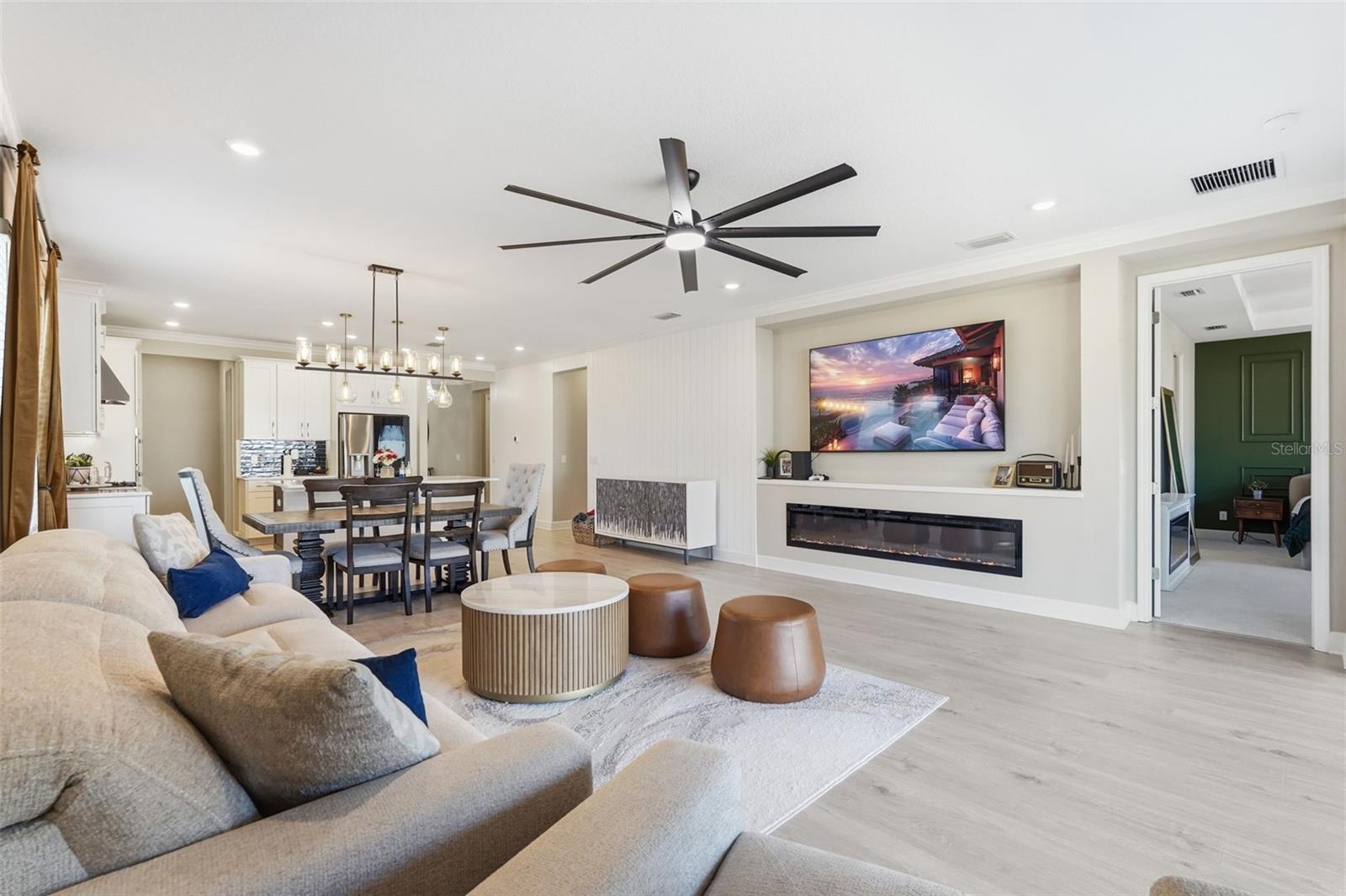 Image 16 of 46 For 16520 Star Grass Circle