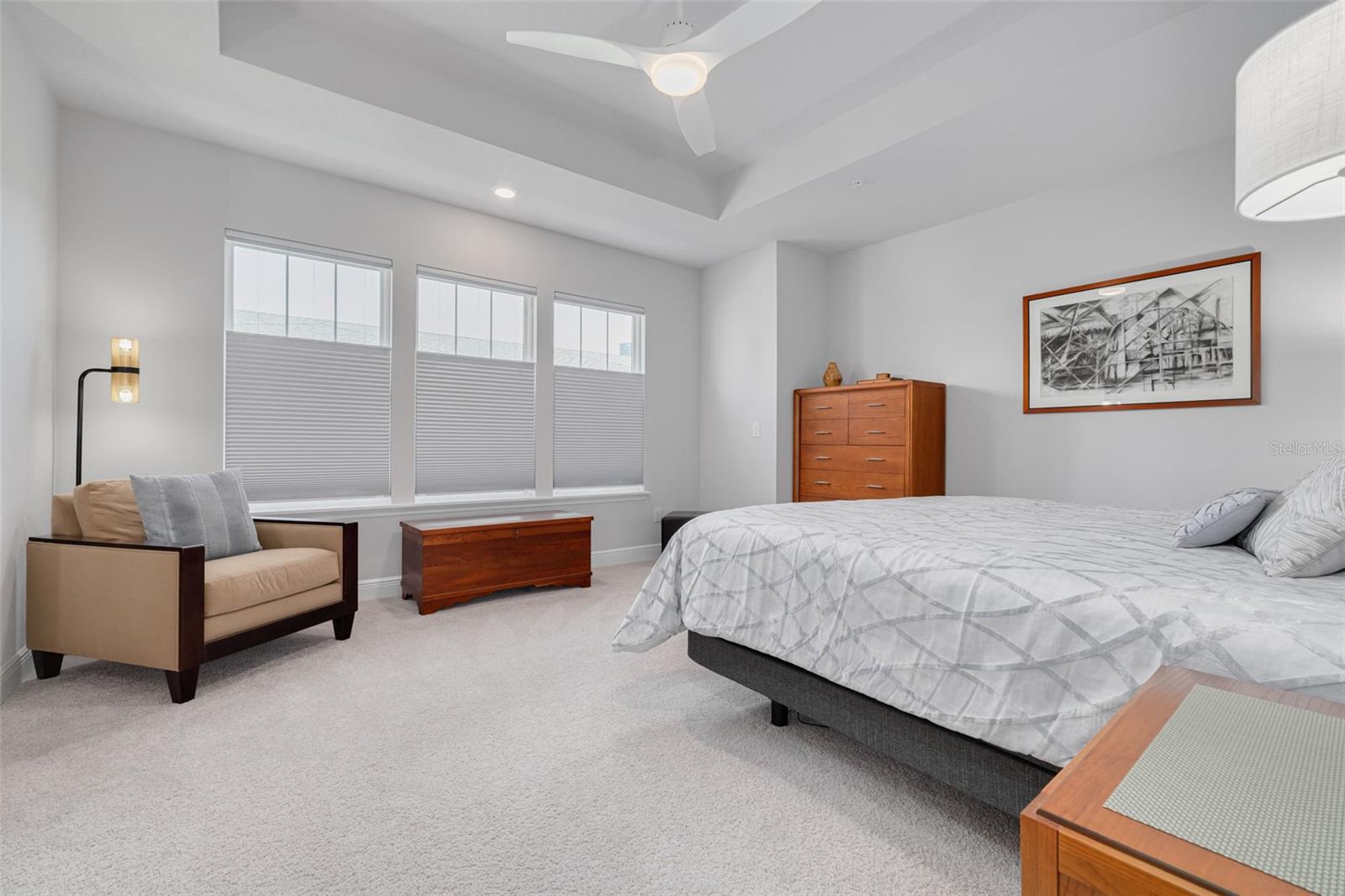 Image 13 of 30 For 835 Burlington Avenue N