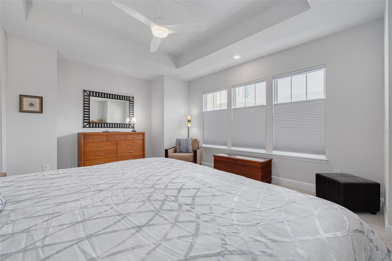 Image 14 of 30 For 835 Burlington Avenue N