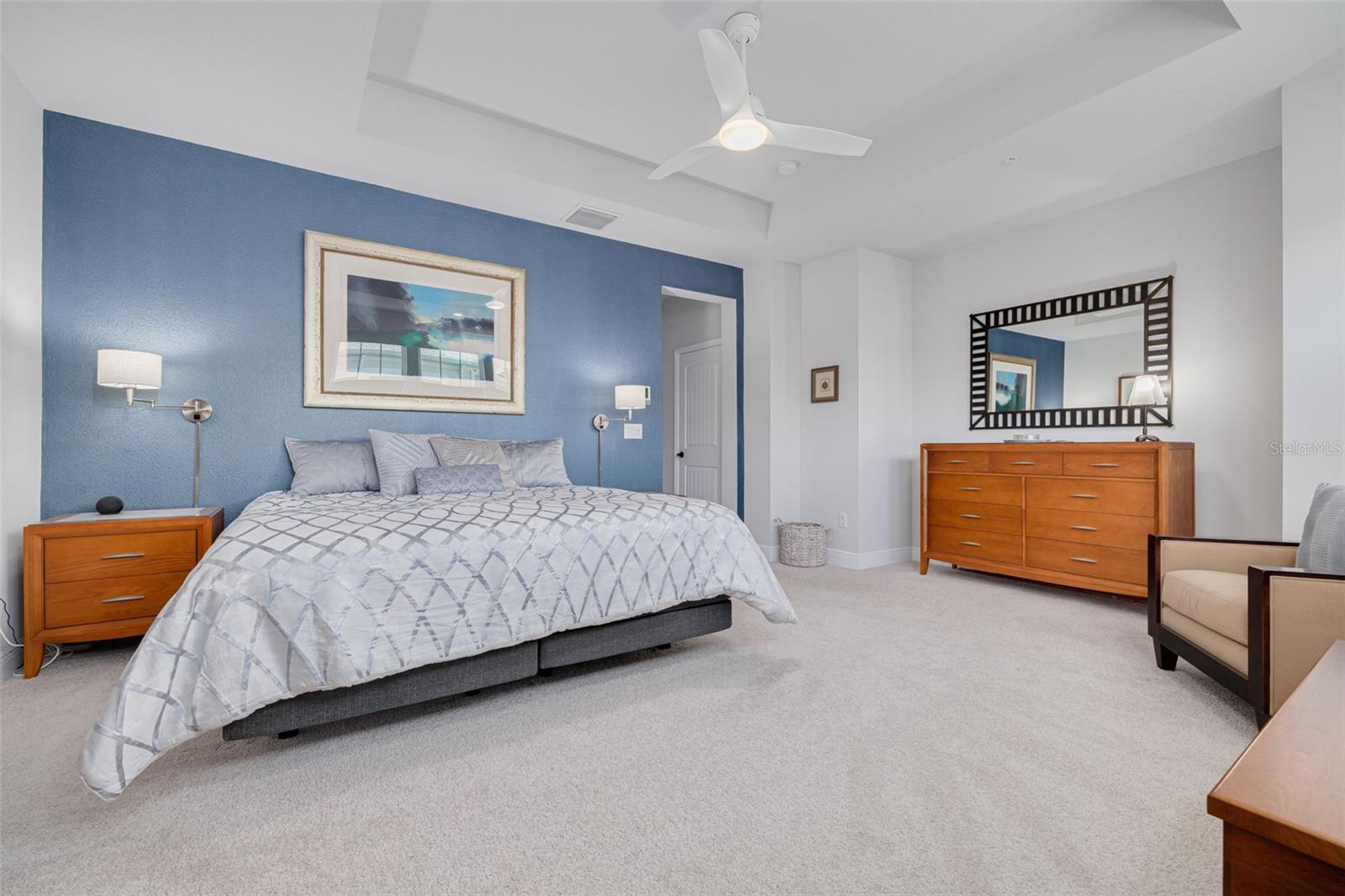 Image 15 of 30 For 835 Burlington Avenue N