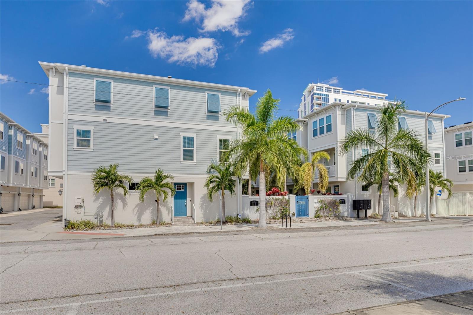 Image 28 of 30 For 835 Burlington Avenue N