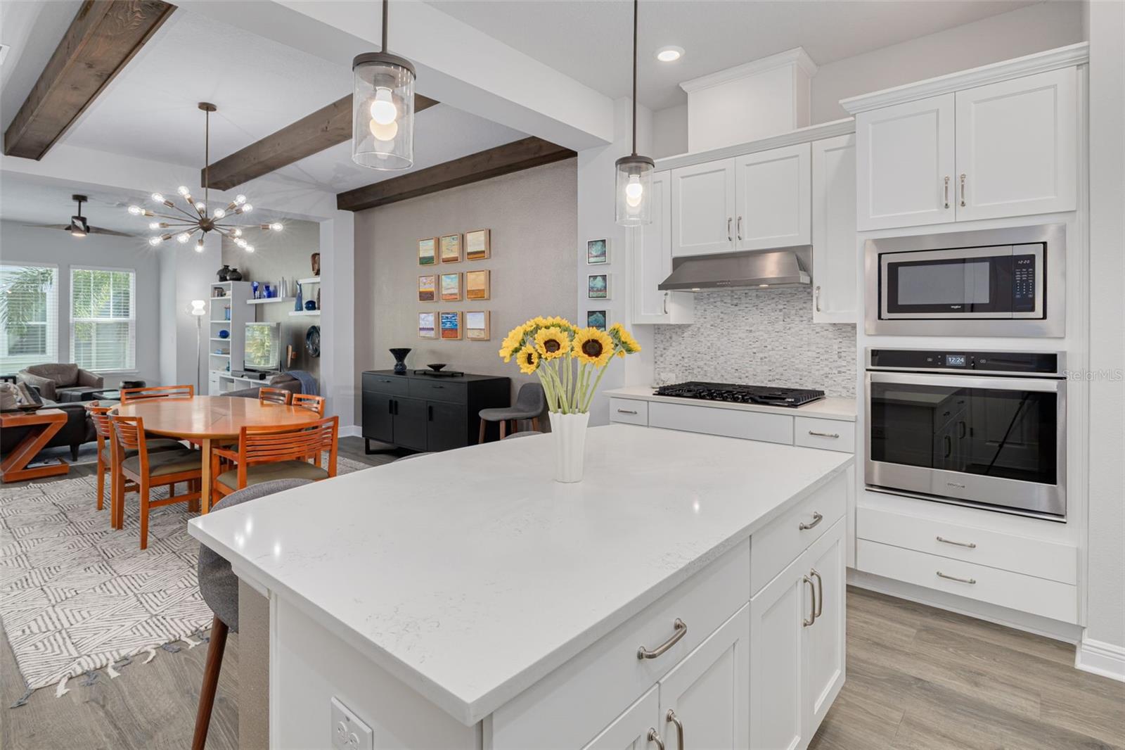 Image 6 of 30 For 835 Burlington Avenue N