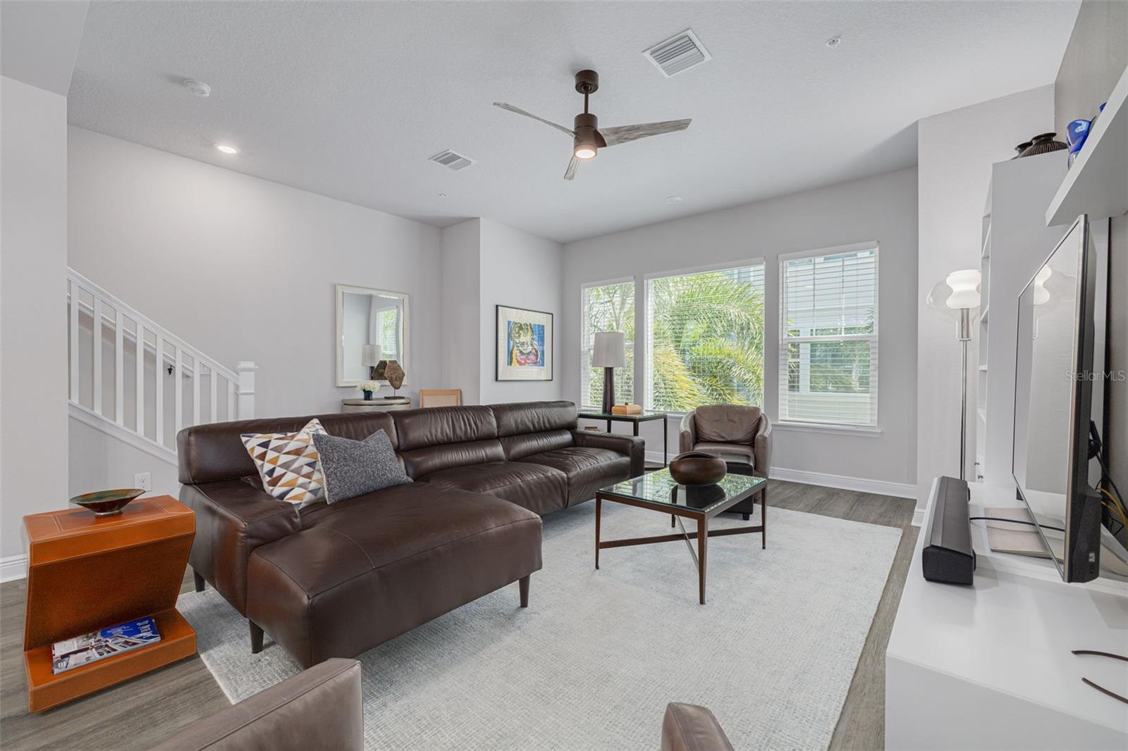 Image 9 of 30 For 835 Burlington Avenue N