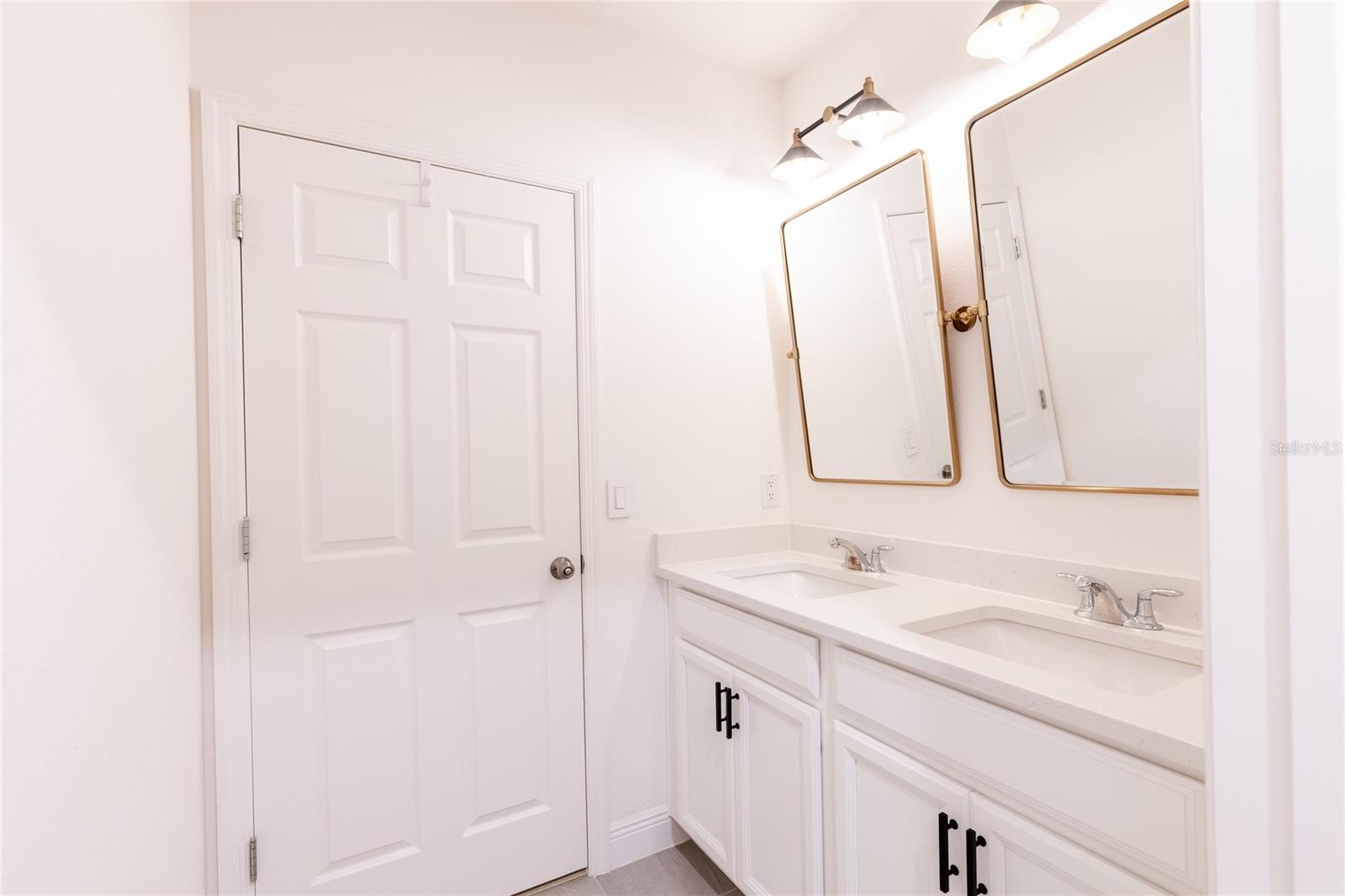 Image 11 of 23 For 9389 St Therese Street