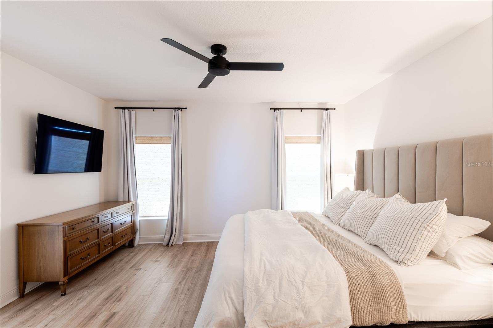 Image 14 of 23 For 9389 St Therese Street