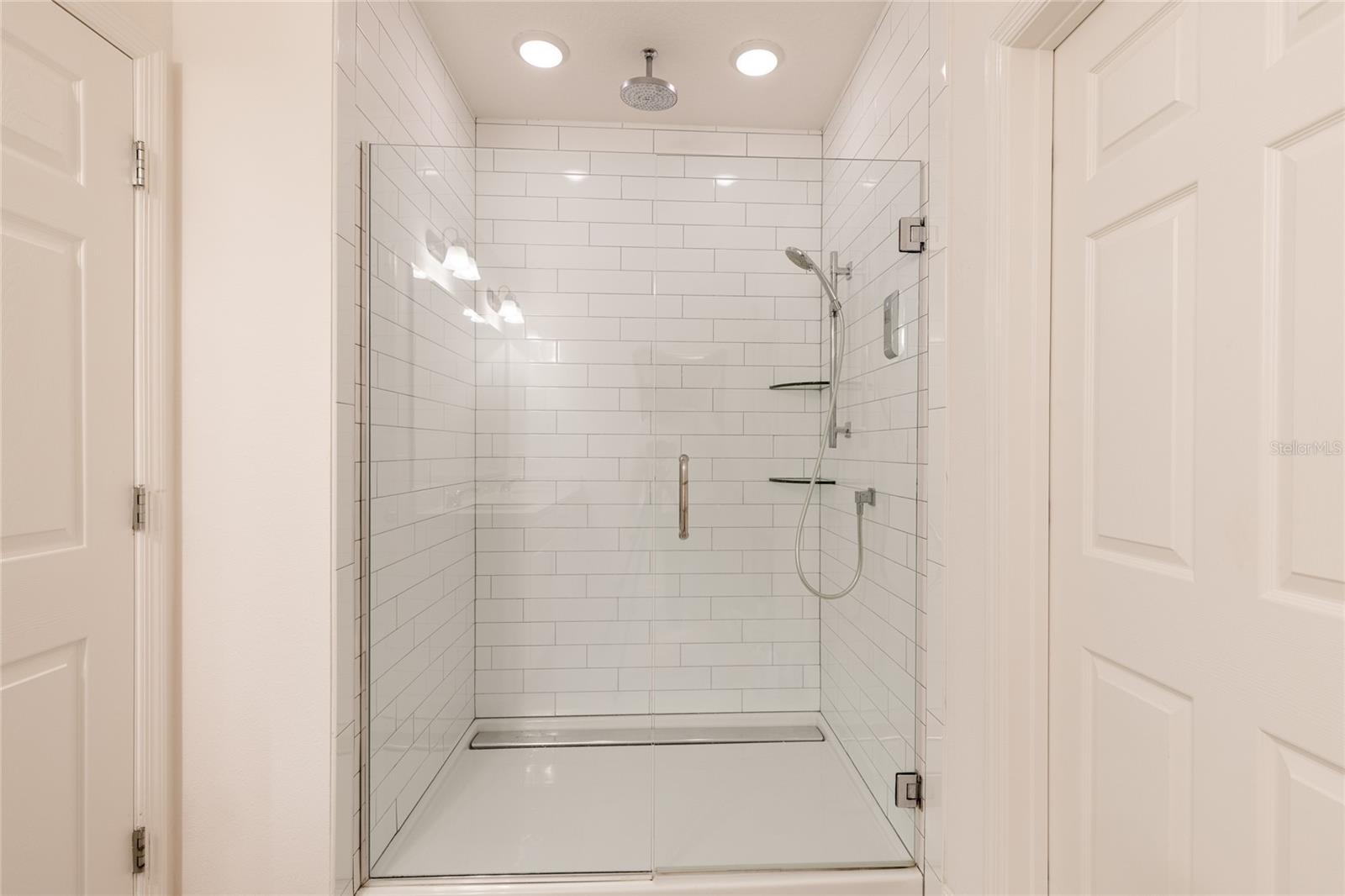 Image 16 of 23 For 9389 St Therese Street