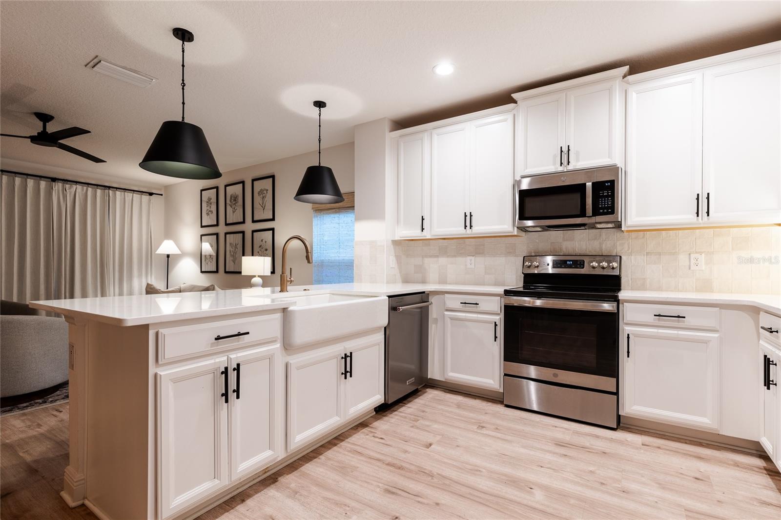 Image 7 of 23 For 9389 St Therese Street