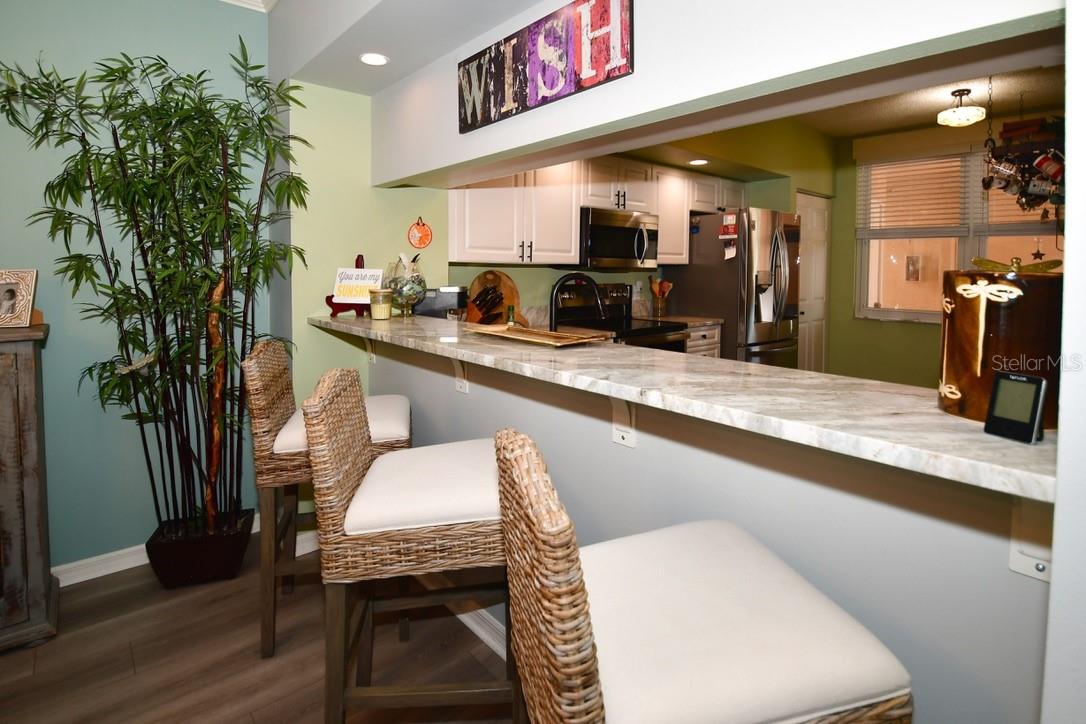 Image 6 of 30 For 6425 Shoreline Drive 10103