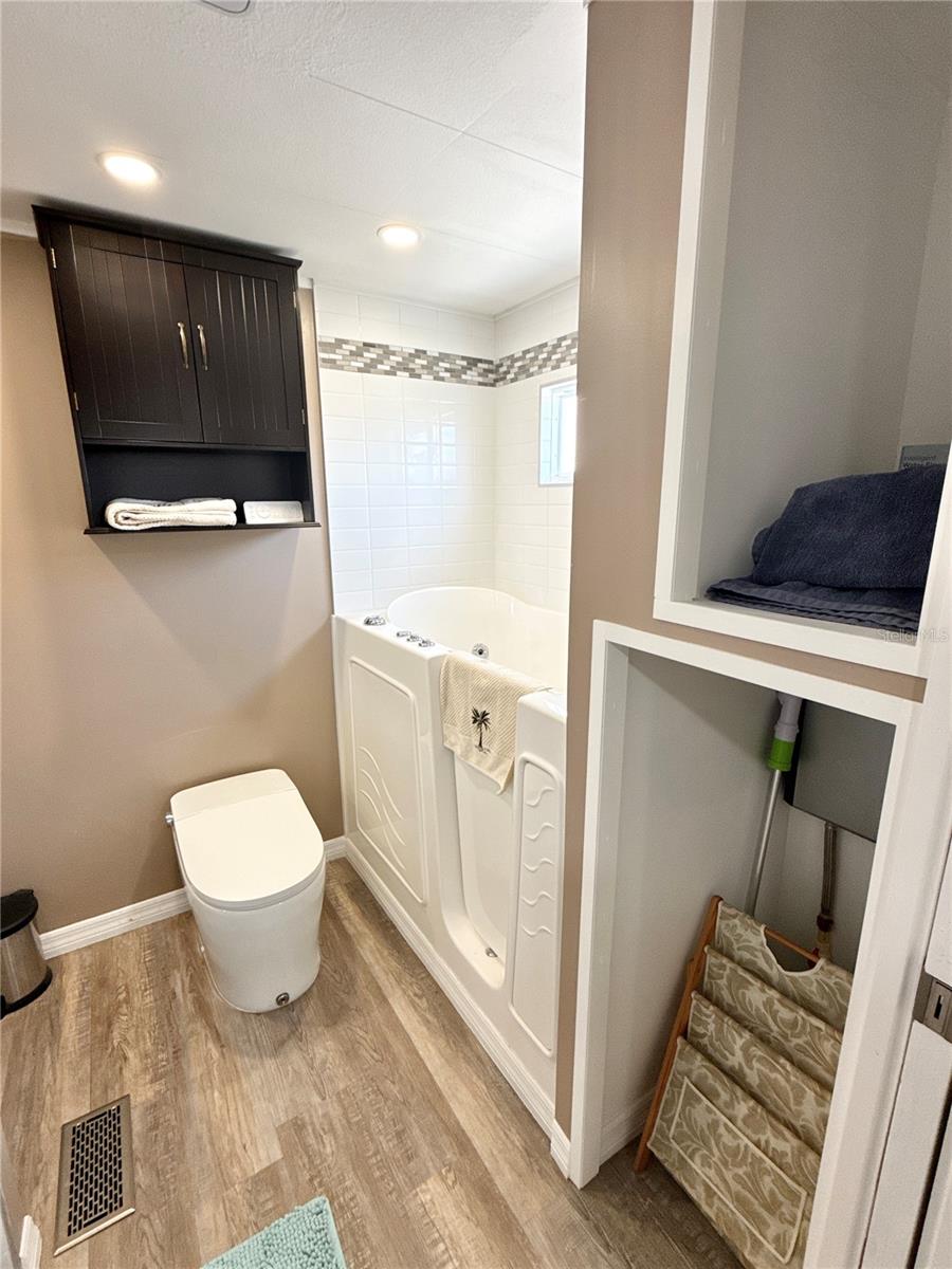 Image 19 of 25 For 606 Mount Lancaster Avenue Ne 651