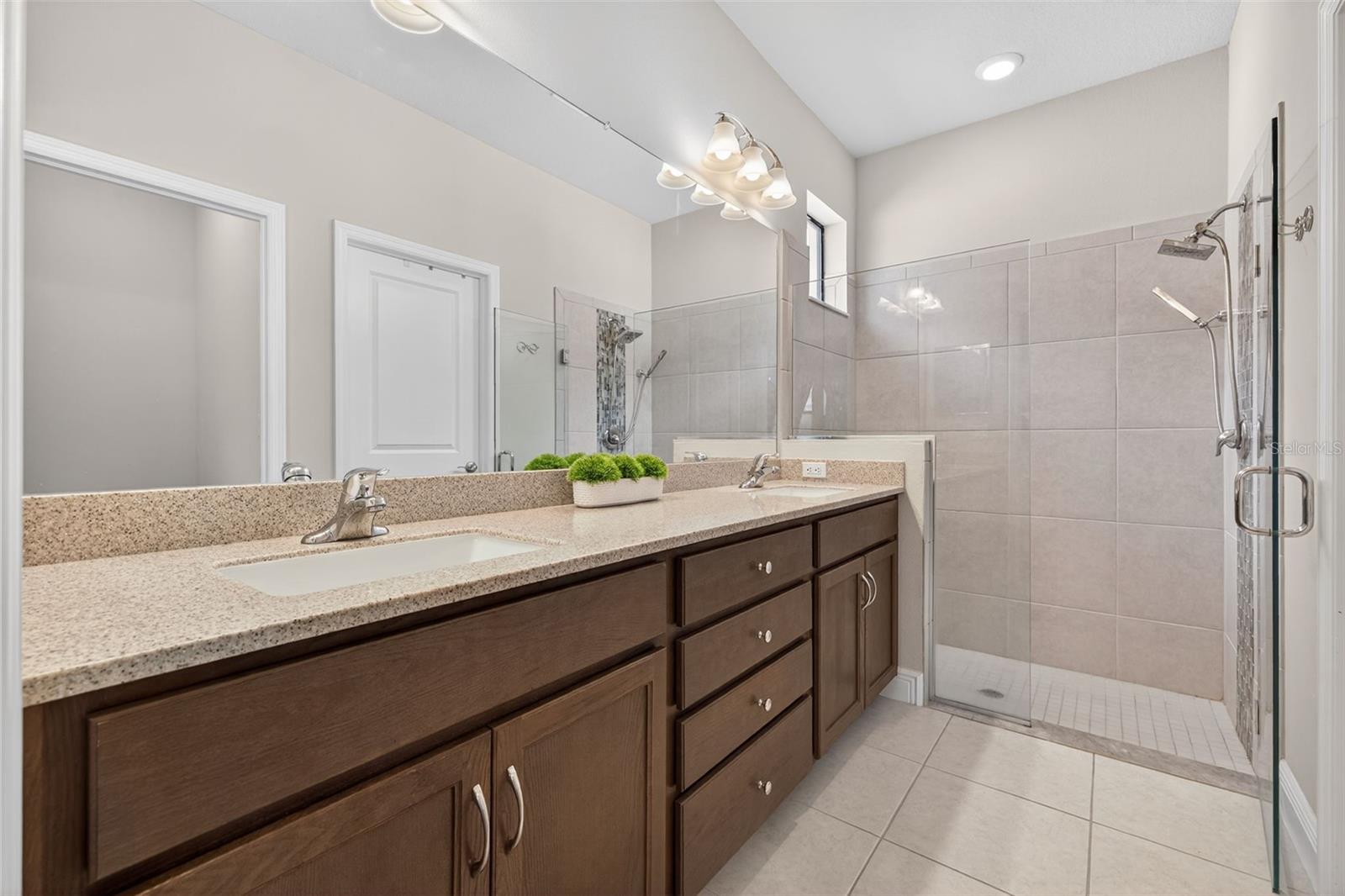 Image 19 of 43 For 1414 River Circle