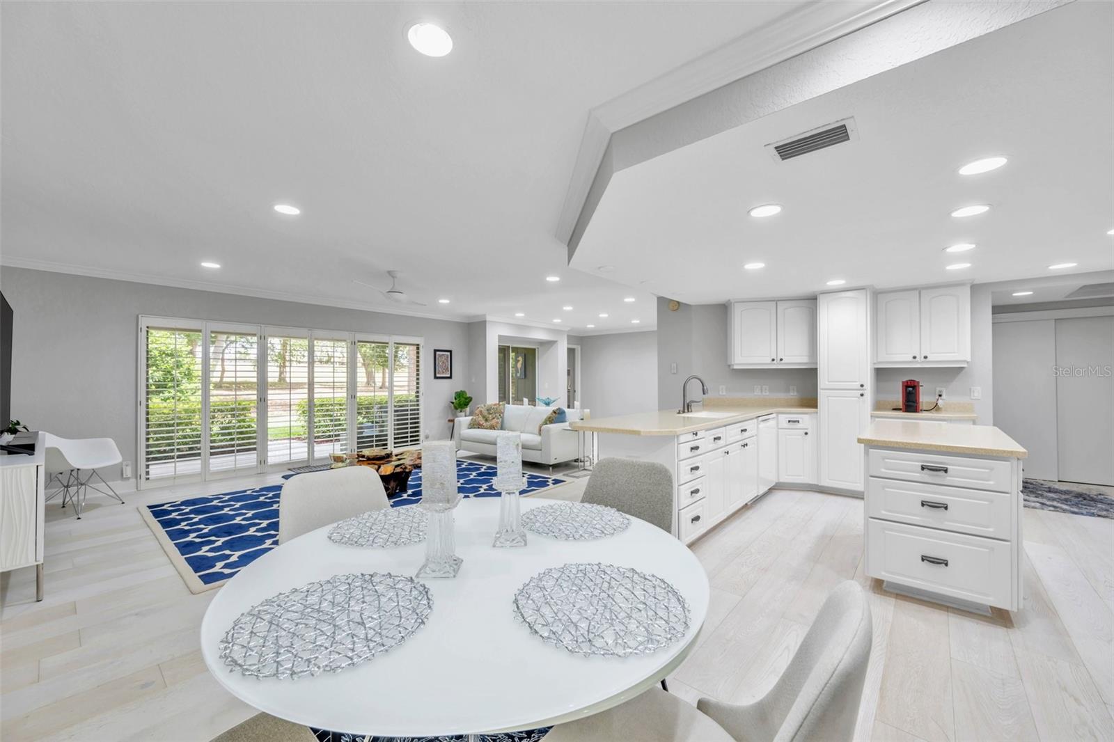 Listing photo id 15 for 36750 Us Highway 19 N 27101