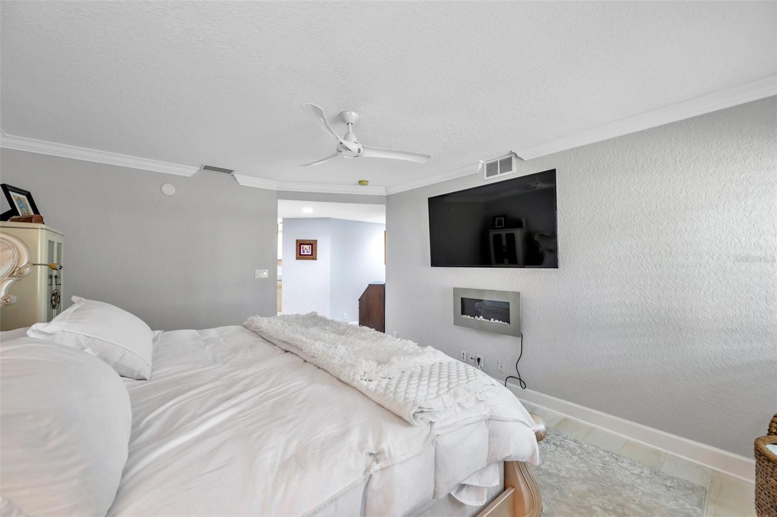 Listing photo id 38 for 36750 Us Highway 19 N 27101