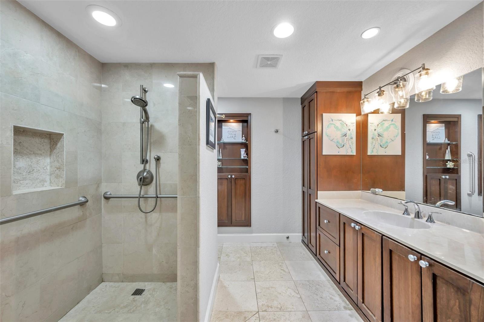 Listing photo id 42 for 36750 Us Highway 19 N 27101